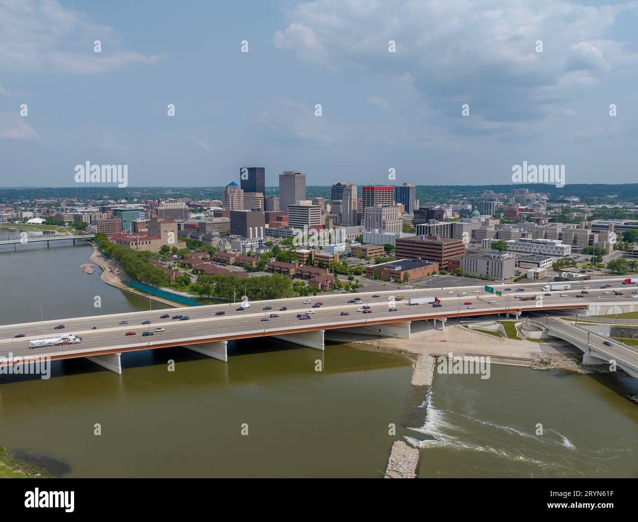 Luftaufnahme der Stadt Dayton, Ohio an Einem klaren Sommertag Stockfoto