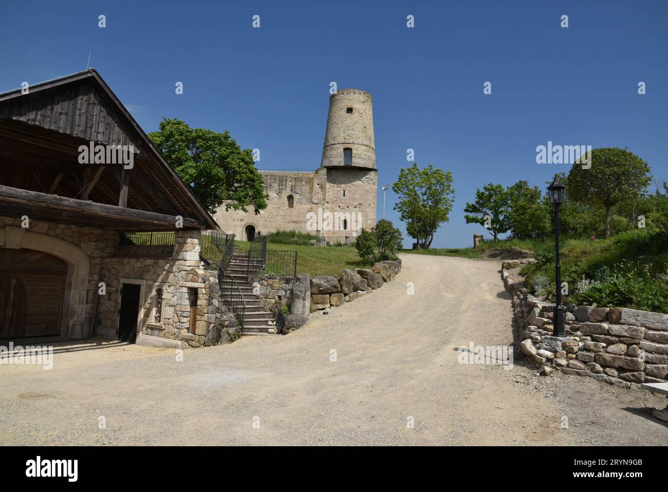 Verteidigung der Turmruine in Markgrafneusiedl, Österreich Stockfoto