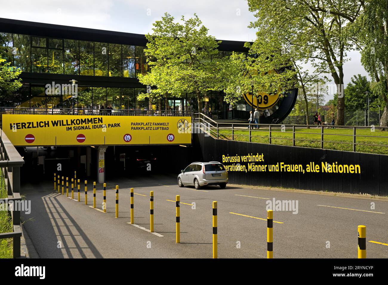 Eintritt zum Parkhaus in der BVB-Fanwelt von Borussia Dortmund, Dortmund, Deutschland Stockfoto