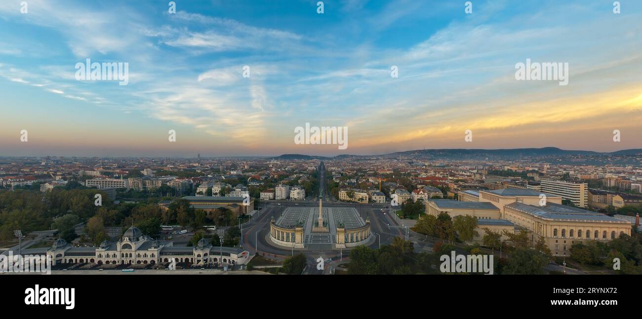 Das Panorama der Stadt Budapest umfasst auch den Heldenplatz und die Andrassy-Straße. Der Heldenplatz ist eine berühmte touristische Attraktion und m Stockfoto