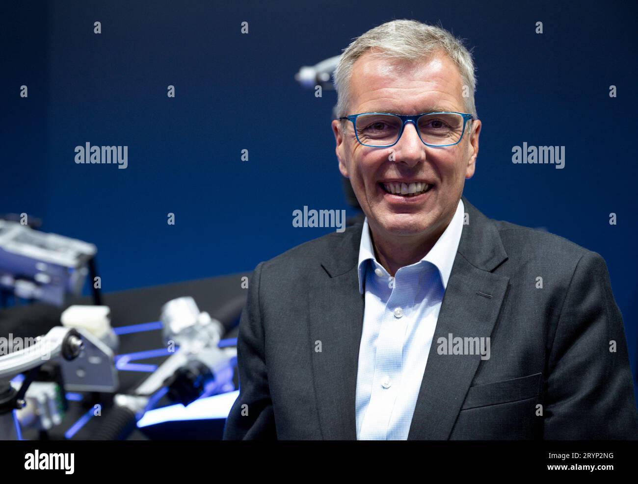 Holger KLEIN, Vorstandsvorsitzender der ZF Friedrichshafen AG, bei der IAA, 04.09.2023 Holger KLEIN, Vorstandsvorsitzender der ZF Friedrichshafen AG, auf der IAA Motor Show, 04.09.2023 *** Holger KLEIN, Vorstandsvorsitzender der ZF Friedrichshafen AG, auf der IAA, 04 09 2023 Holger KLEIN, Vorstandsvorsitzender der ZF Friedrichshafen AG, auf der IAA Motor Show, 04 09 2023 Credit: Imago/Alamy Live News Stockfoto