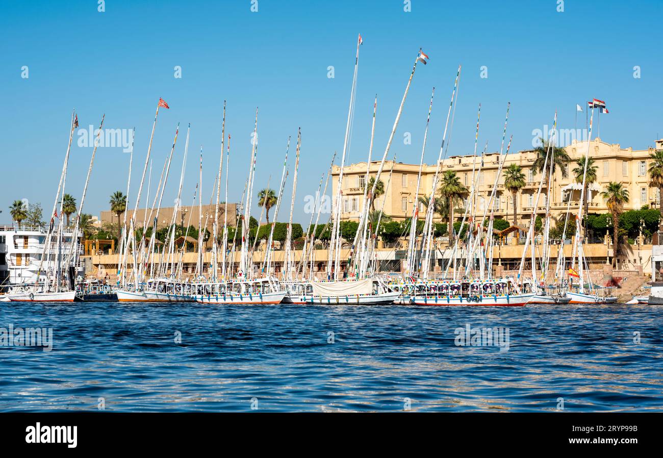 Viele Schiffe in der Hurghada Marina in Ägypten Stockfoto