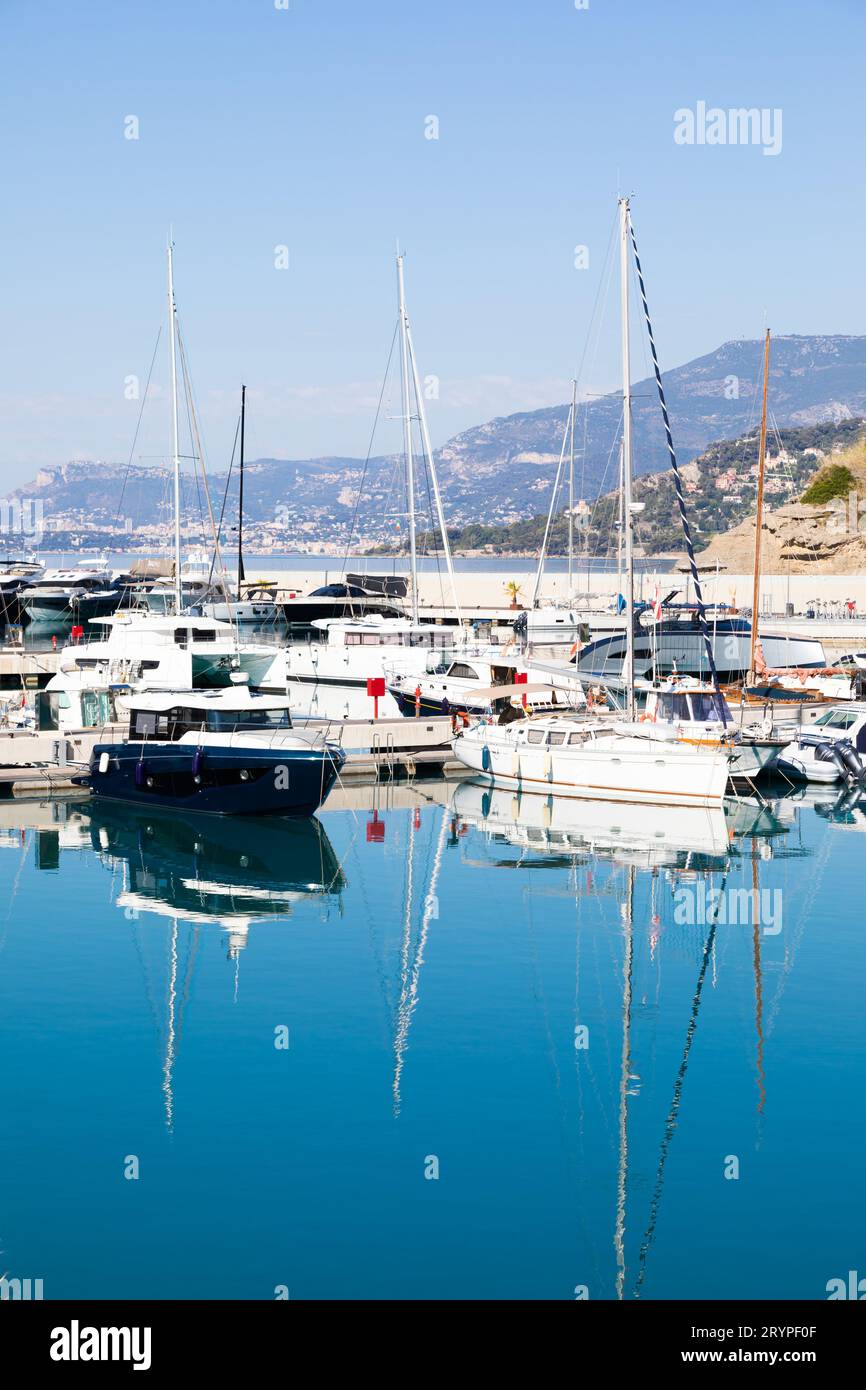 Hafen von Cala del Forte, nagelneues, modernes Yachthafen-Hotel von Monte Carlo Stockfoto