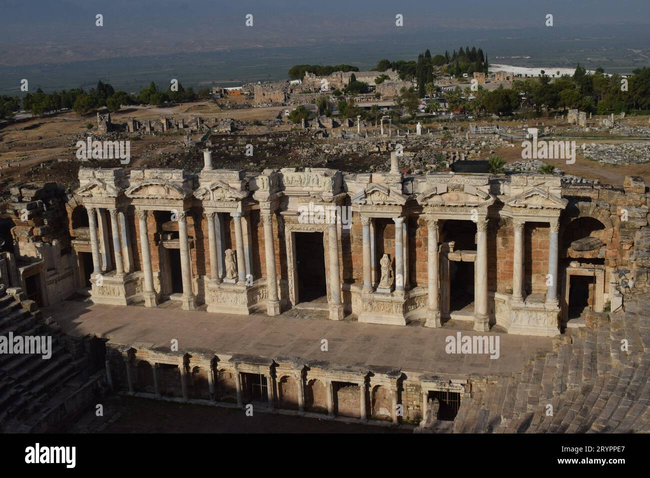 Gut erhaltenes altes Amphitheater in der antiken Stadt Ephesus Stockfoto