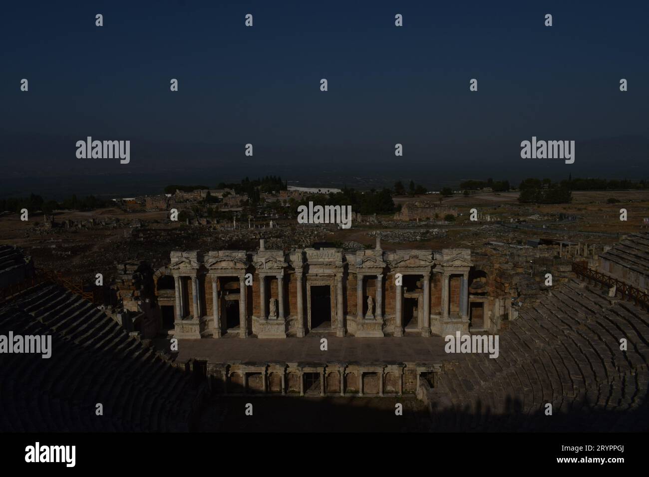 Gut erhaltenes altes Amphitheater in der antiken Stadt Ephesus Stockfoto