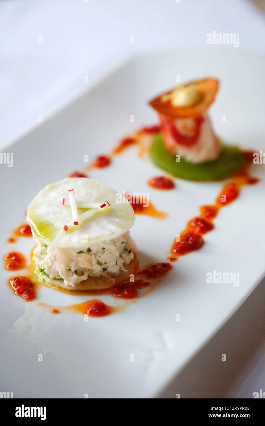 Vorspeise mit King Krabbensalat und Brötchen im exklusiven Kampa Park Restaurant, Mala Strana, Prag, Tschechische Republik. Stockfoto