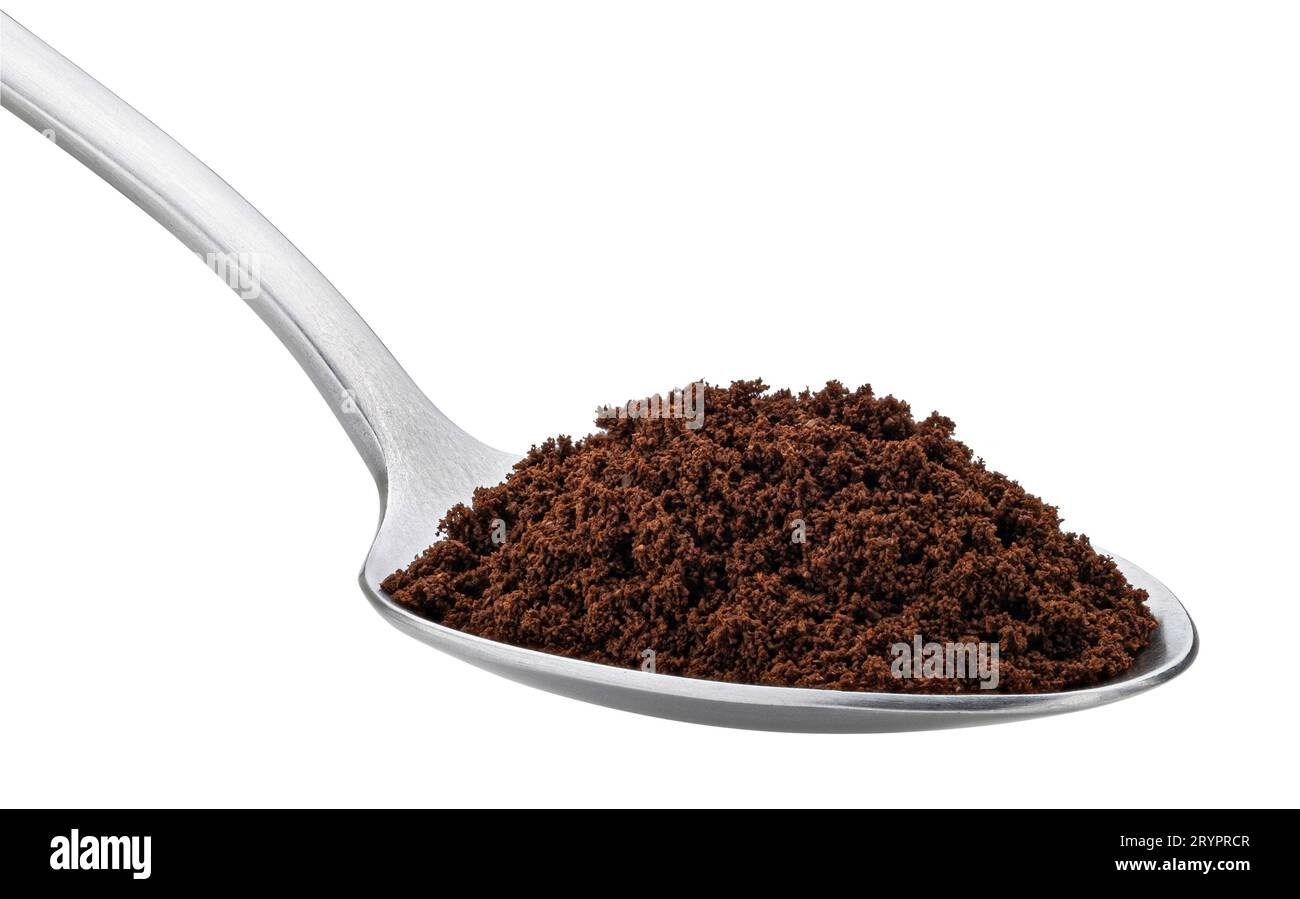 Gemahlener Kaffee im Löffel isoliert auf weißem Hintergrund Stockfoto