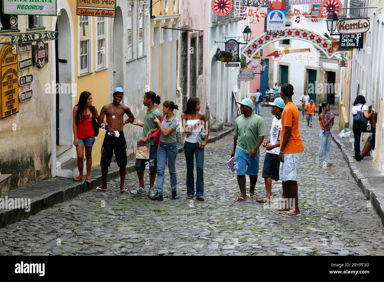 Gepflasterten Straßen und Kolonialarchitektur Largo de Pelourinho, Salvador, Bahia, Brasilien. Stockfoto