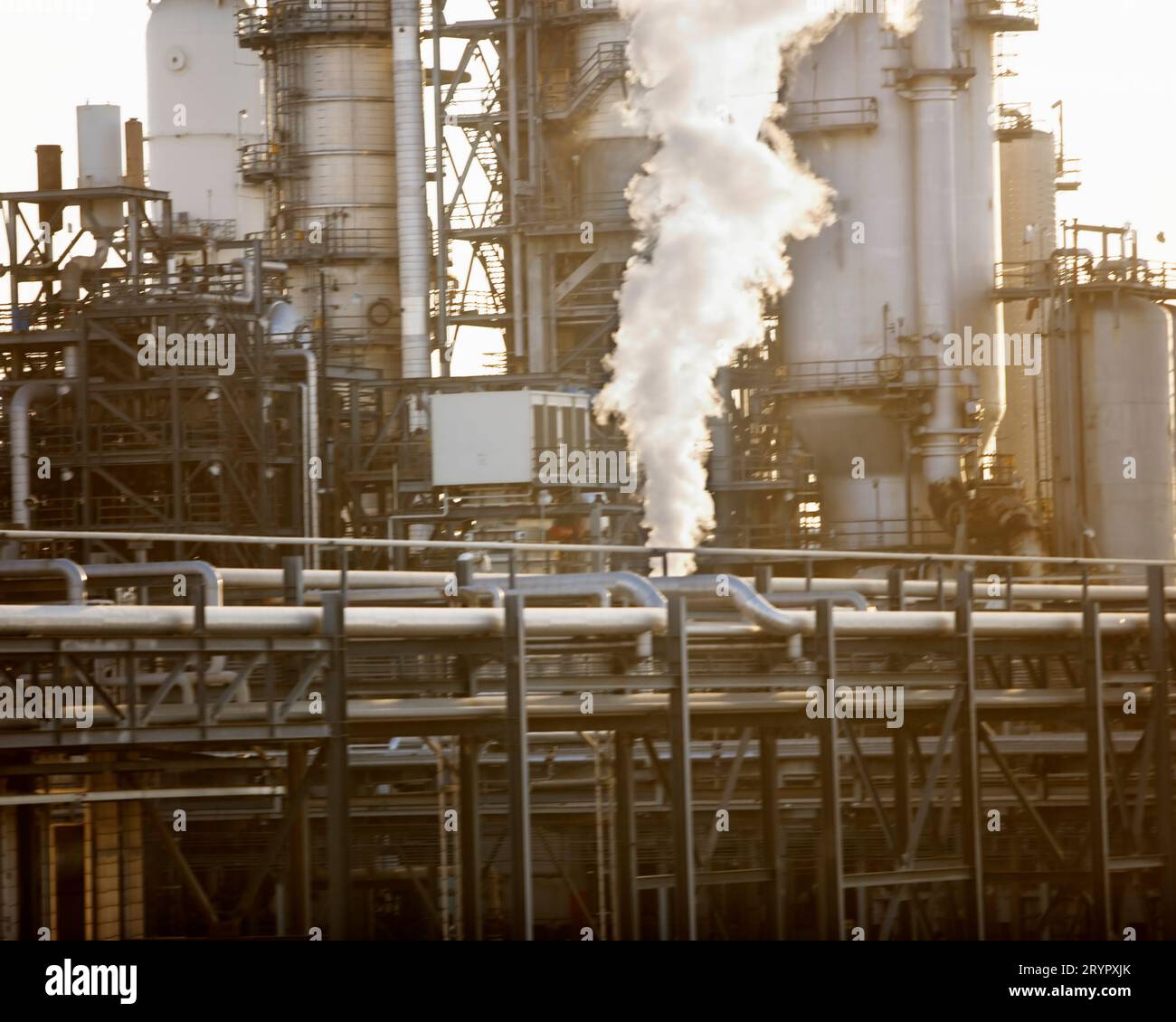 Eine Erdölverarbeitungsanlage in Los Angeles, Kalifornien. Stockfoto