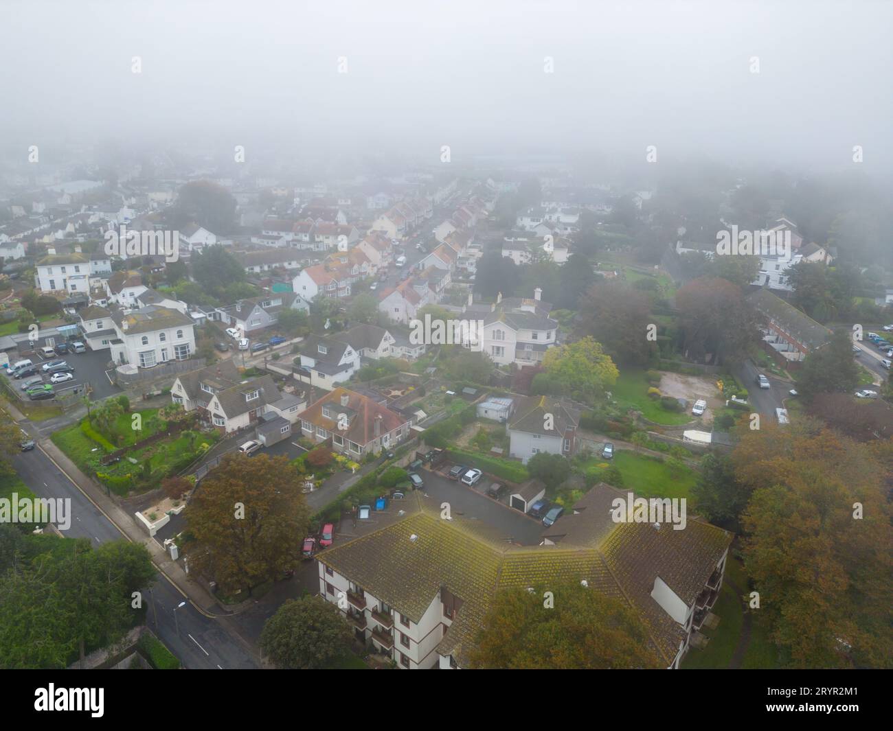 Torquay, Großbritannien. Oktober 2023. Ein sehr nebeliger Morgen über Torquay in Devon mit schlechter Sicht. Quelle: Thomas Faull/Alamy Live News Stockfoto