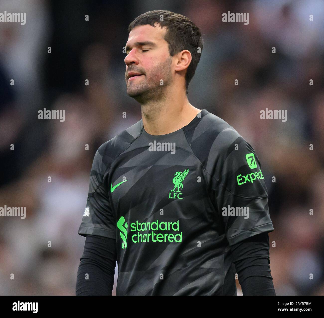 London, Großbritannien. 30. September 2023 - Tottenham Hotspur gegen Liverpool - Premier League - Tottenham Hotspur Stadium Liverpool Alisson Becker während des Spiels gegen Tottenham. Bildnachweis: Mark Pain / Alamy Live News Stockfoto