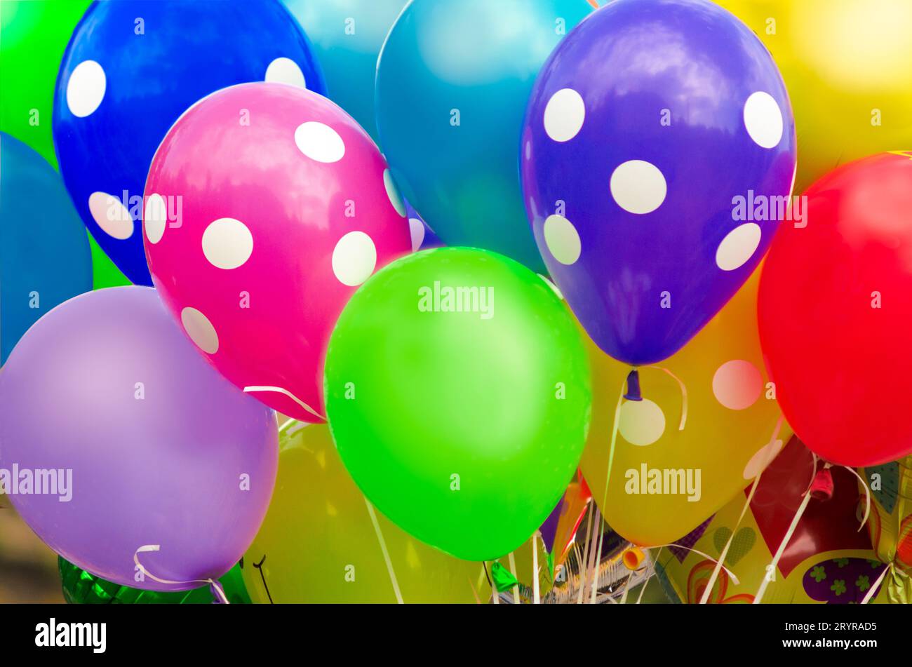 Viele bunte Ballons mit Helium Stockfoto