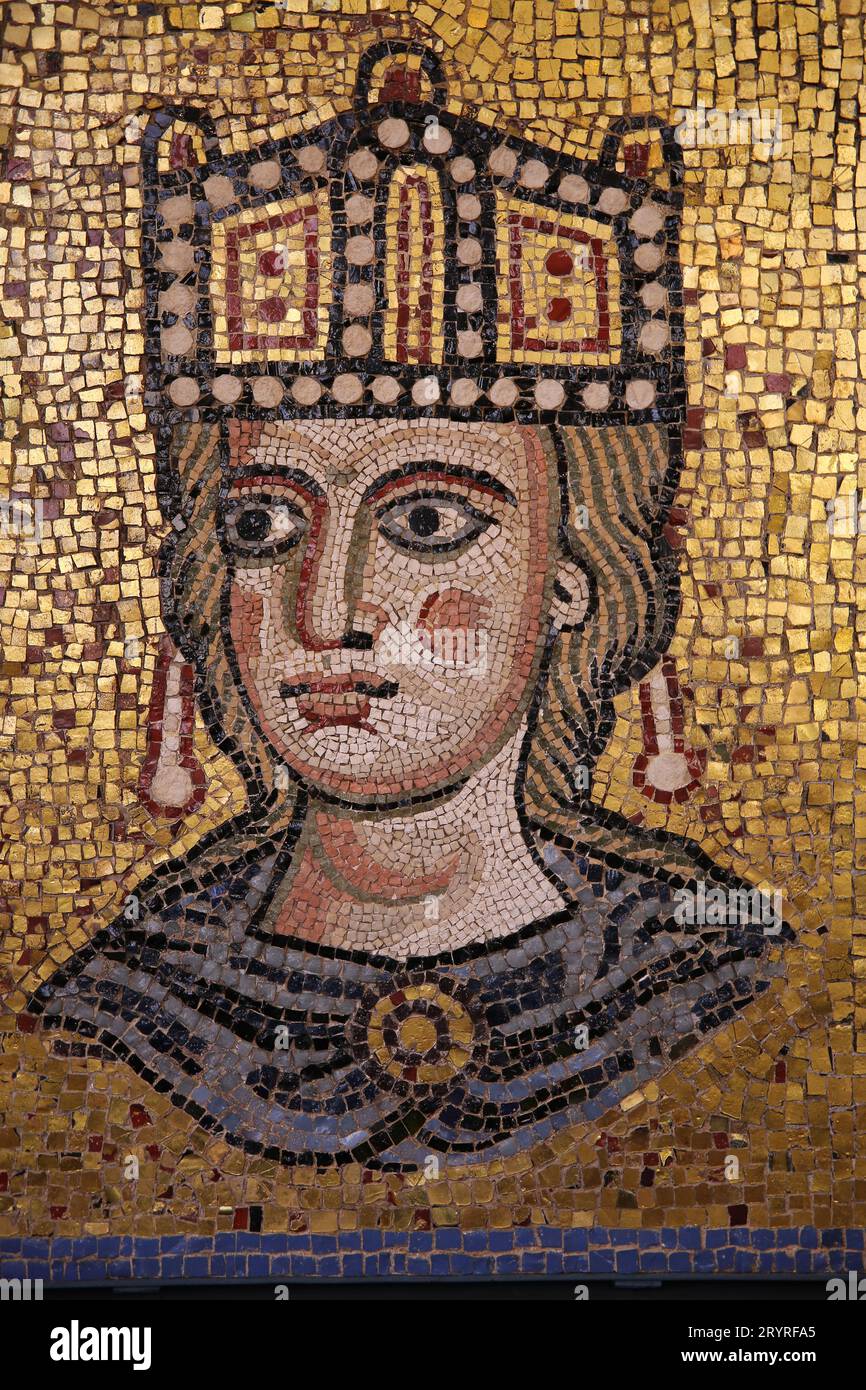 Ecclesia romana. 12. Jahrhundert n. Chr. Polichrome-Mosaik mit Glaspasten-Tesseren aus St. Petersdom im Vatikan. Barracco Museum of Antique SCU Stockfoto