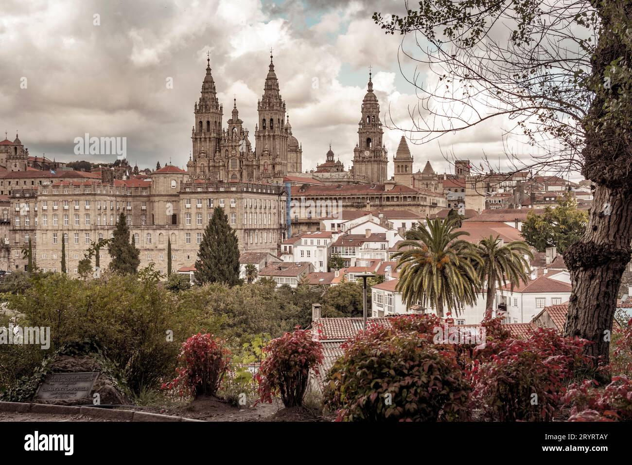 Santiago de Compostela, Spanien, 11. September 2023: Blick auf die Skyline von Santiago de Compostela in Galicien, Spanien. Blick auf die Kathedrale Stockfoto
