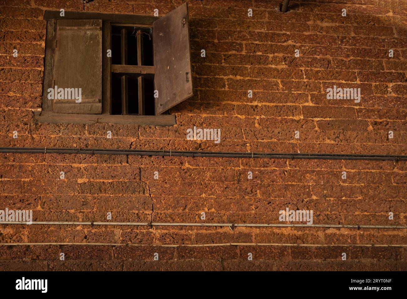 Alte architektonische Tempelwände und Türen aus Kerala, Kannur Stockfoto