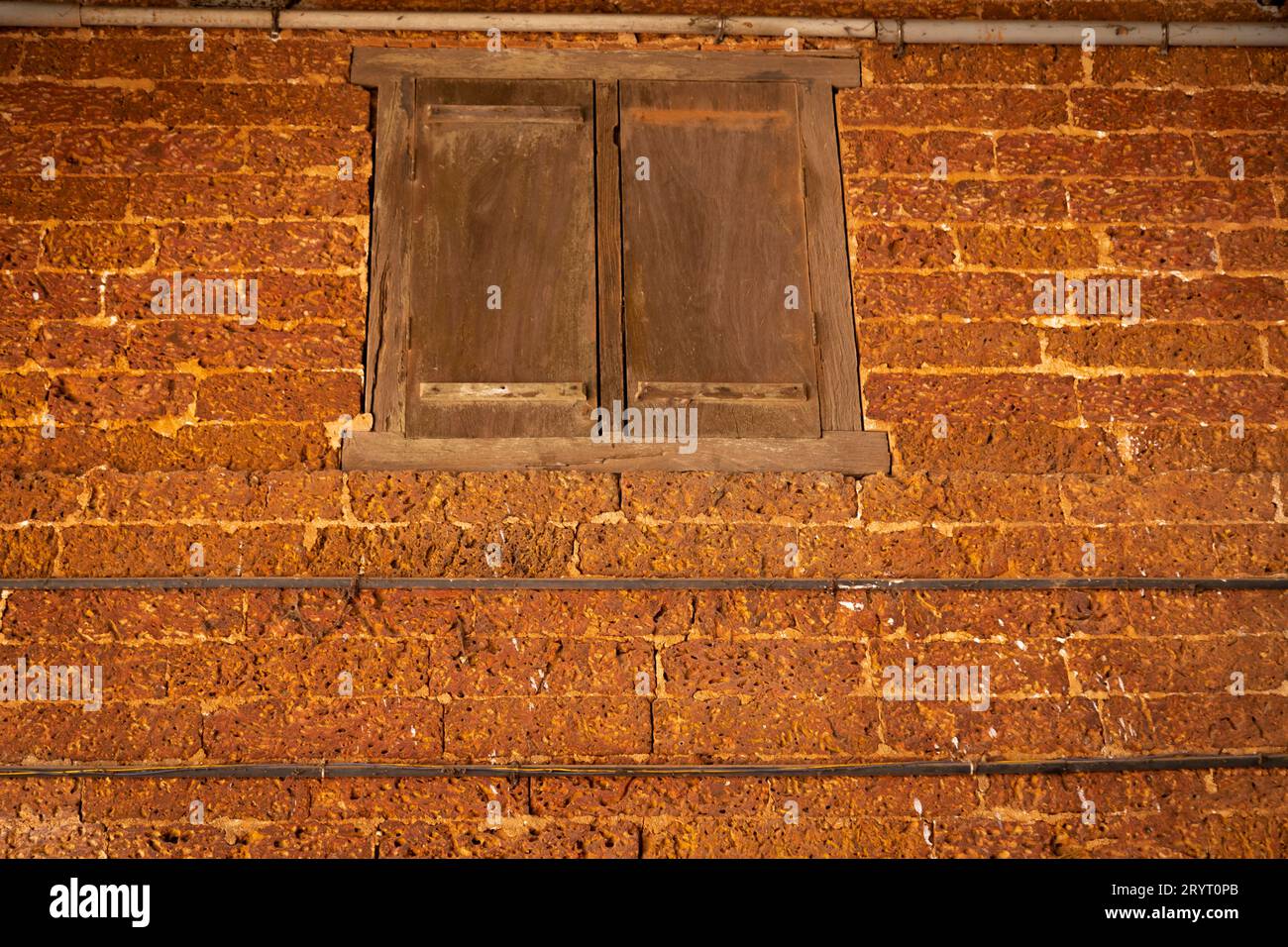 Alte architektonische Tempelwände und Türen aus Kerala, Kannur Stockfoto