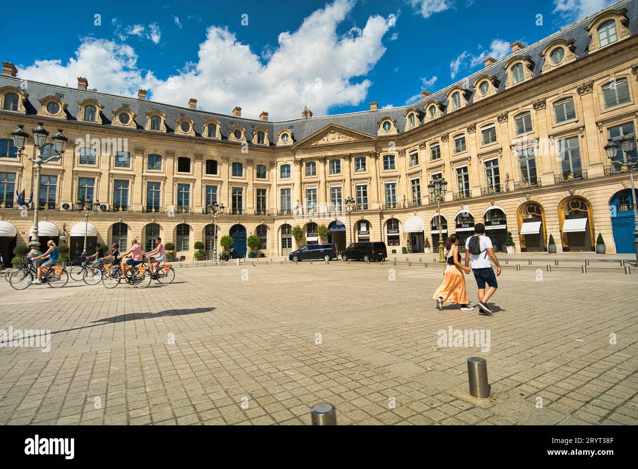 Frankreich, Paris, 20.08.2023, das Ritz Paris ist ein Hotel im Zentrum von Paris mit Blick auf den Place Vendôme im 1. Arrondissement der Stadt. Stockfoto