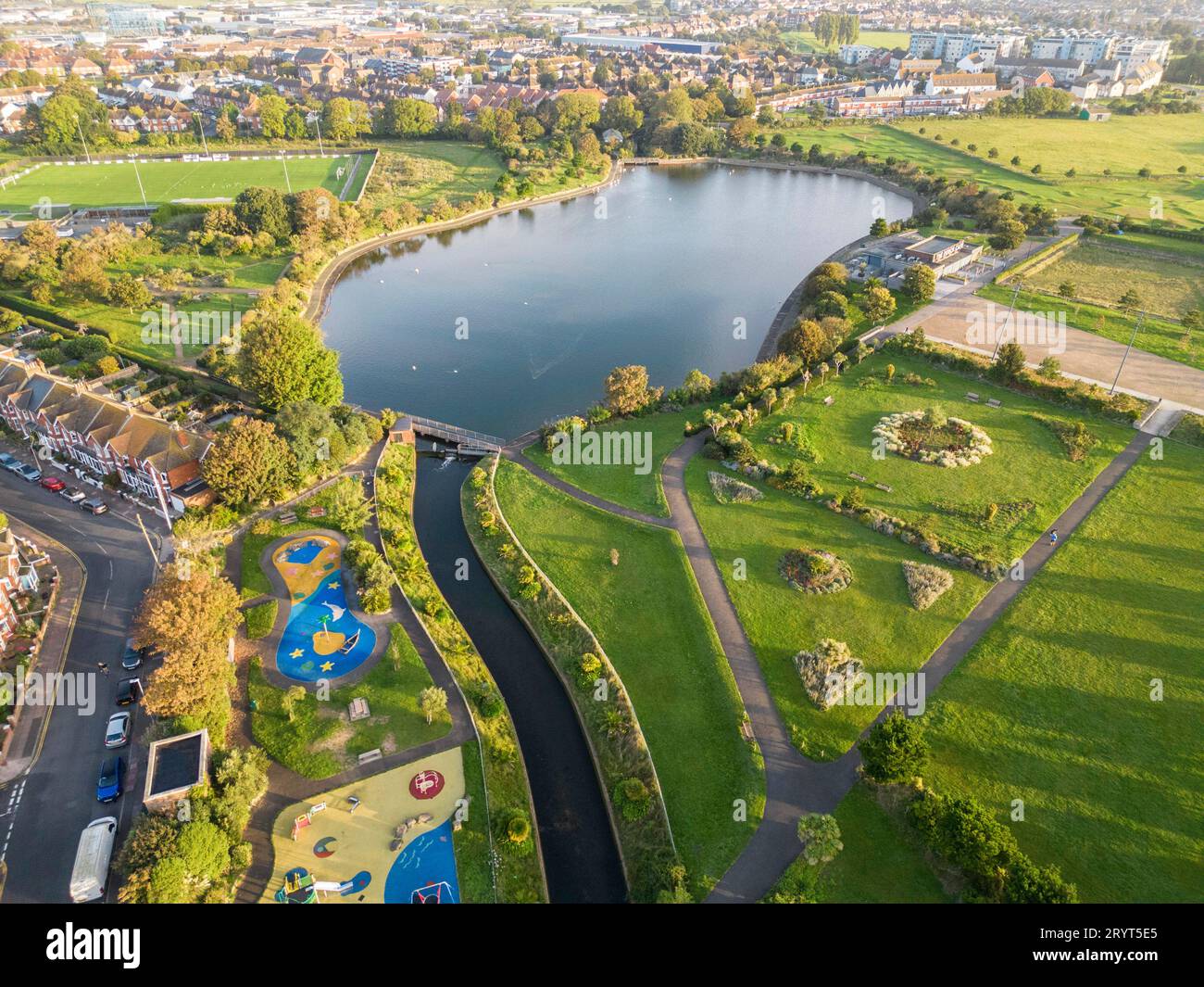 Blick aus der Vogelperspektive auf eastbourne's Princes Park in East Sussex Stockfoto