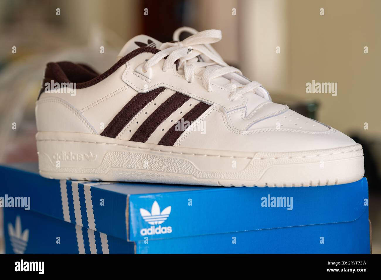 Doha, Katar 2. Oktober 2023 Adidas Rivalry Low Sneaker. Der im Retro