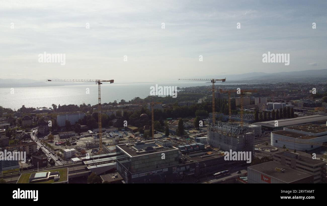 Baustelle mit beeindruckender Skyline und architektonischen Strukturen Stockfoto