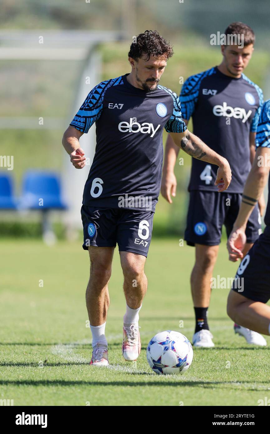 Der portugiesische Verteidiger Mario Rui von SSC Napoli kontrolliert