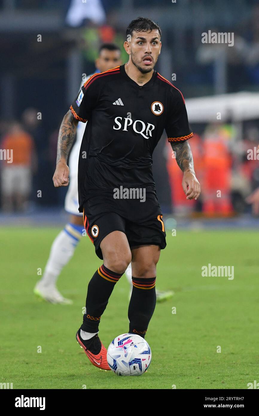 Rom, Latium. Oktober 2023. Leandro Paredes von AS Roma während des Spiels der Serie A zwischen Roma und Frosinone im Olympiastadion, Italien, 1. Oktober 2023. AllShotLive/SIPA USA Credit: SIPA USA/Alamy Live News Stockfoto