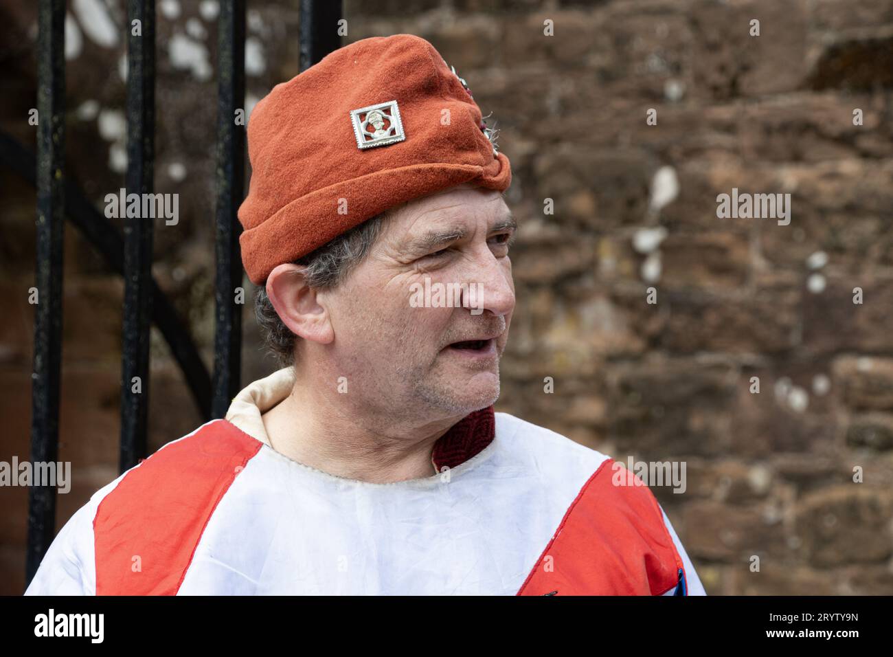Kenilworth England 29. Juli 2023 das Ritterturnier der Burg Kenilworth trifft auf die Öffentlichkeit, wenn sie vor dem Turnier teilnehmen Stockfoto