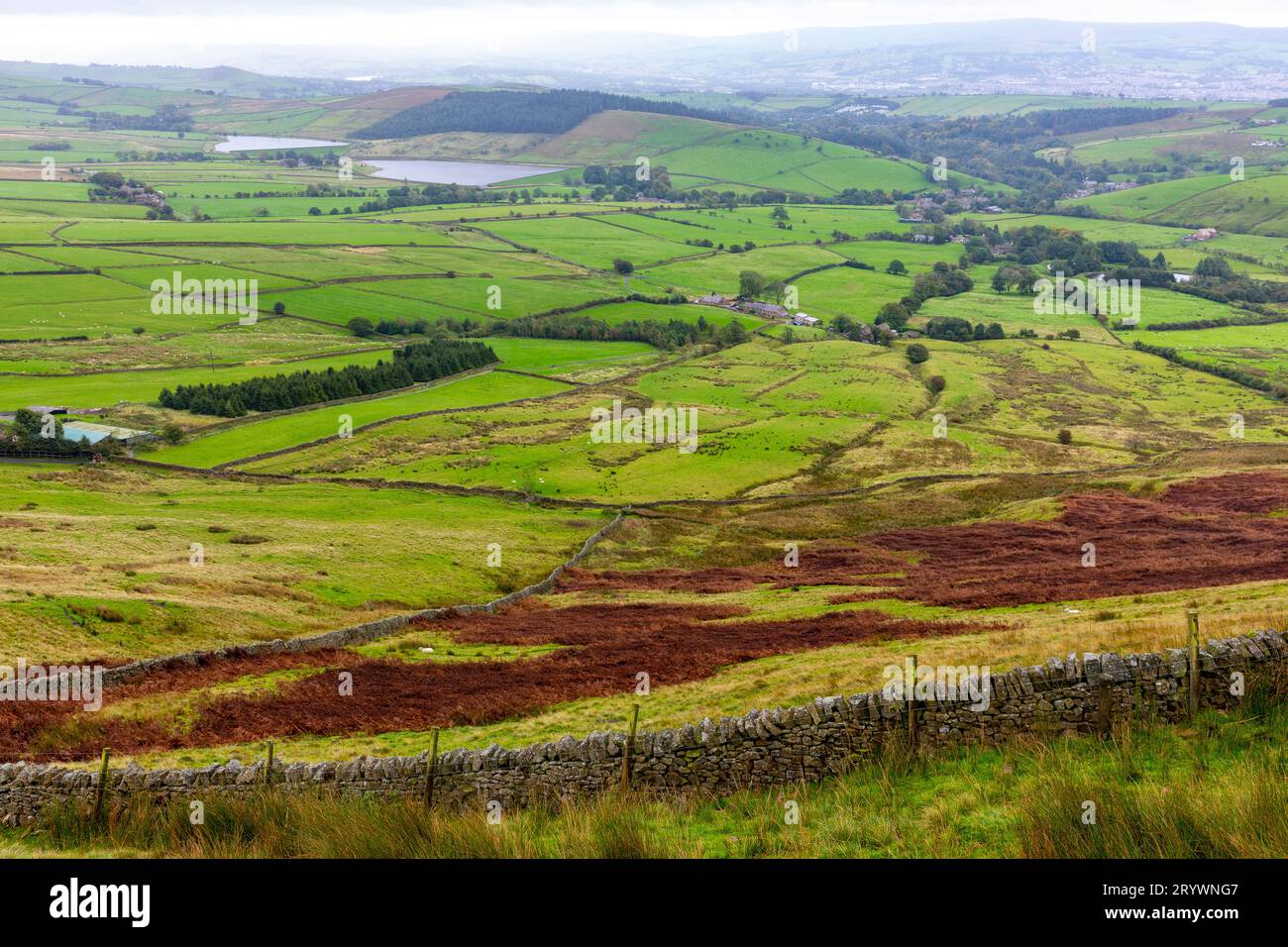 Pendle Hill Lancashire und Blick auf die umliegende Landschaft von Lancashire, England, Großbritannien, 2023 Stockfoto