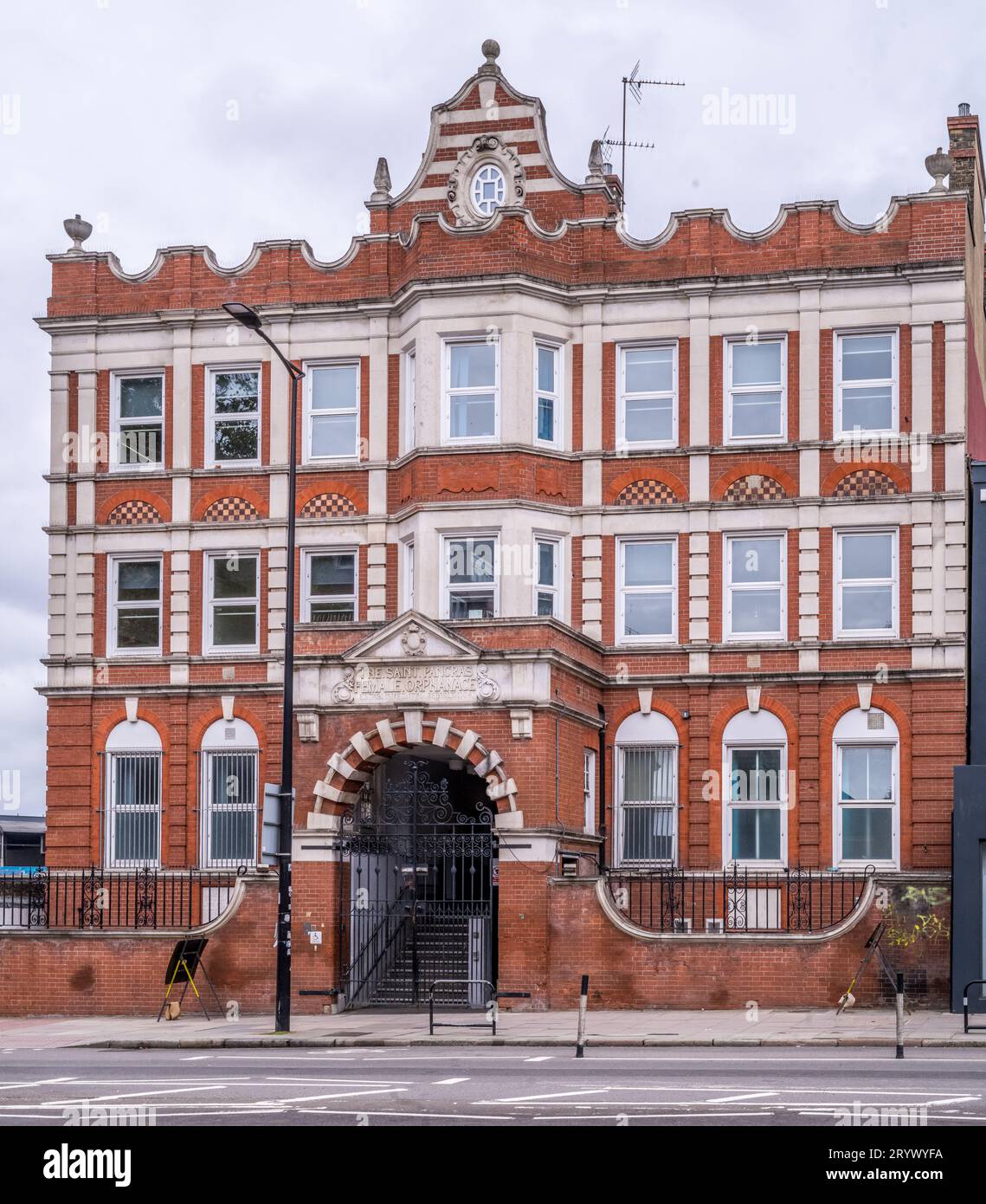 St Pancras Female Waisenhaus, Hampstead Road, London, wird heute vom Margarete Centre genutzt, das den Drogenmissbrauch unterstützt. Stockfoto