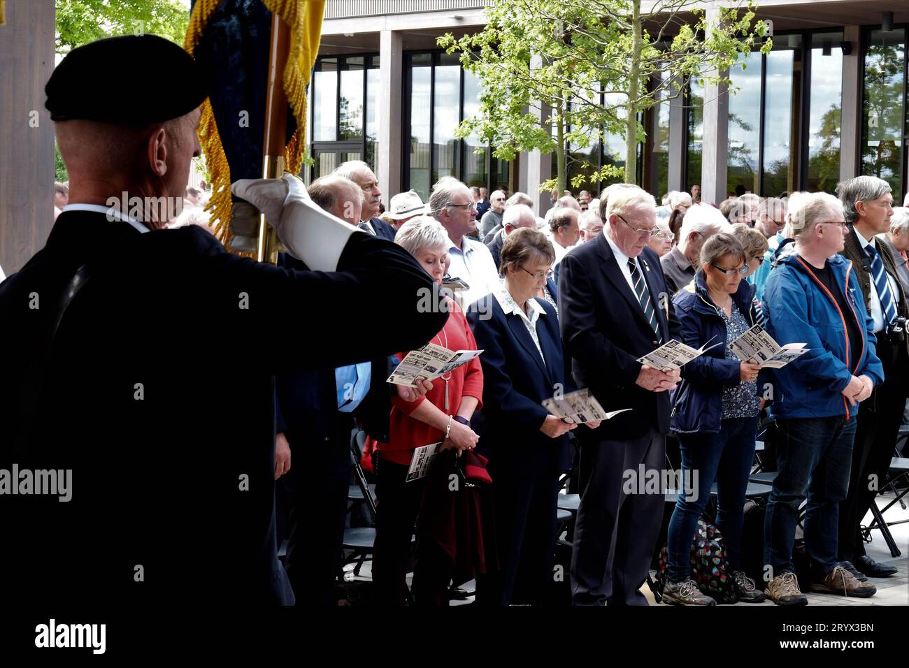 National Memorial Arboretum, Großbritannien. 31. Juli 2017. Die Männer und Frauen des Militärs zollen denen Tribut, die in der Schlacht von Passchendale ihr Leben verloren haben. Stockfoto