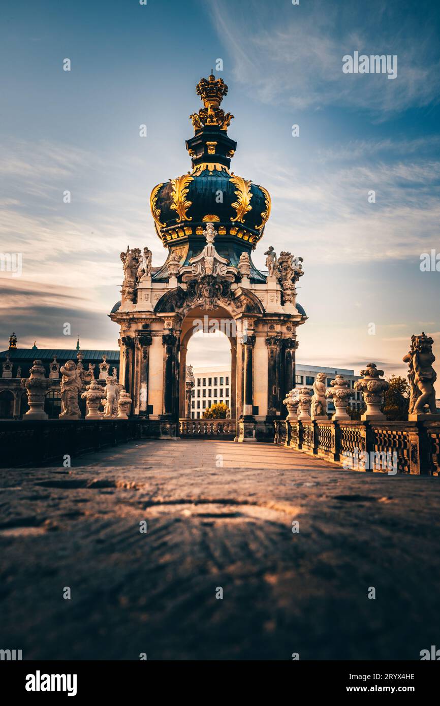 Faszinierende Stadtlandschaft: Dresden im Abendglühen Stockfoto