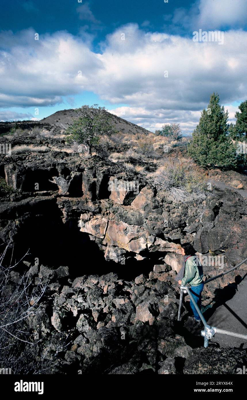 Eintritt zu den Katakomben, Lava Bed National, Monument, Siskiyou und Modoc Counties, Kalifornien, USA Stockfoto