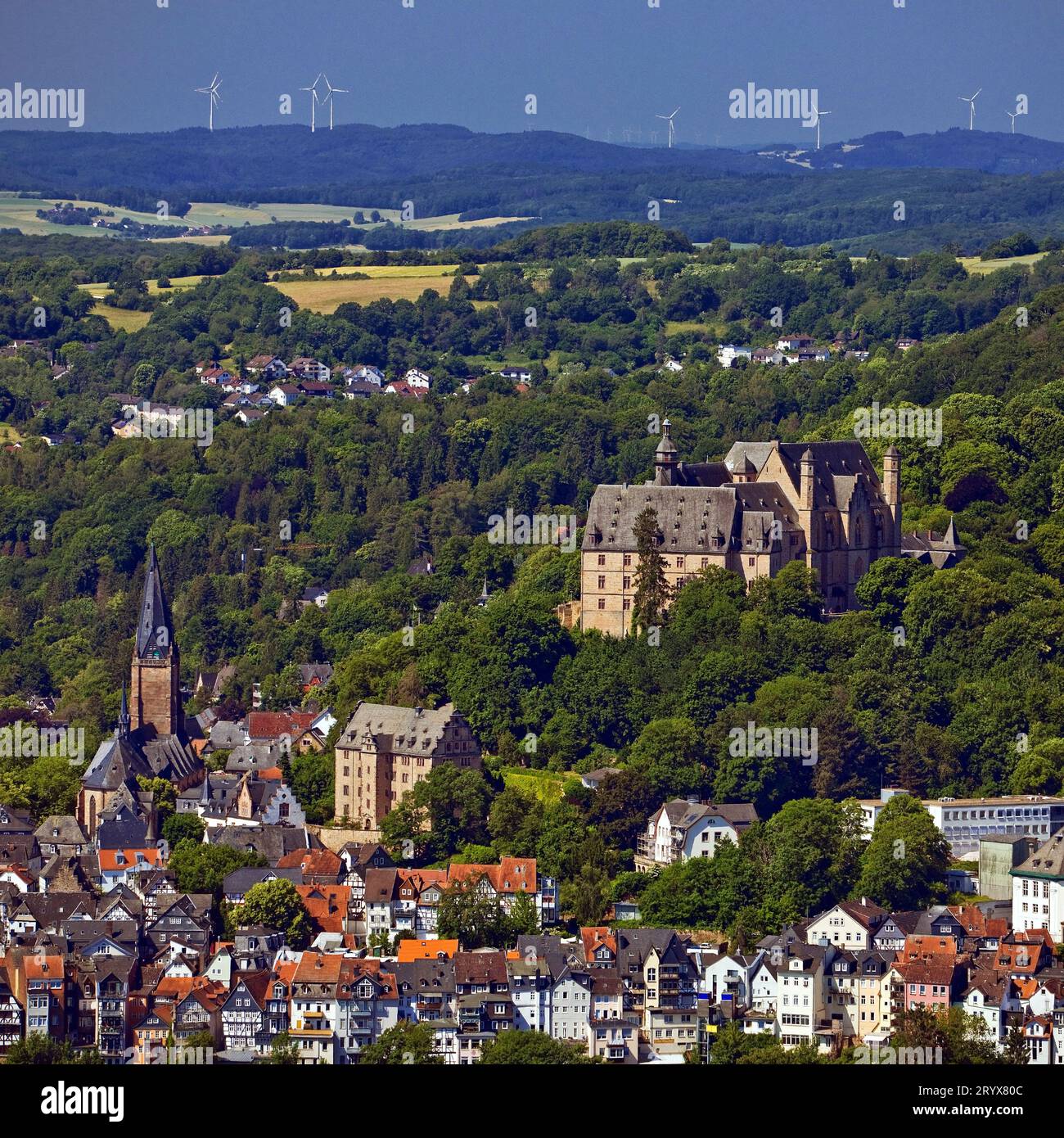 Erhöhter Blick auf die Landgrafenburg und die Altstadt, Marburg, Hessen, Deutschland, Europa Stockfoto