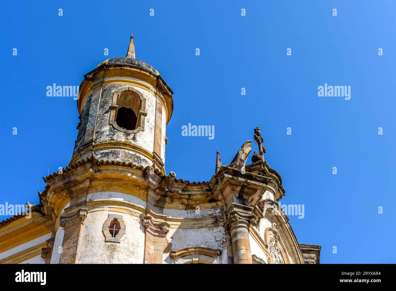 Turm und Fassade einer barocken Kirche Stockfoto