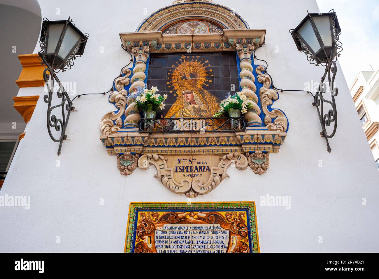 Sevilla, Spanien, Detail, religiöse Ikone auf der Wand draußen, am öffentlichen Markt, 'L'Arenal Market', in der Altstadt, traditionelle Kunst im Freien Stockfoto