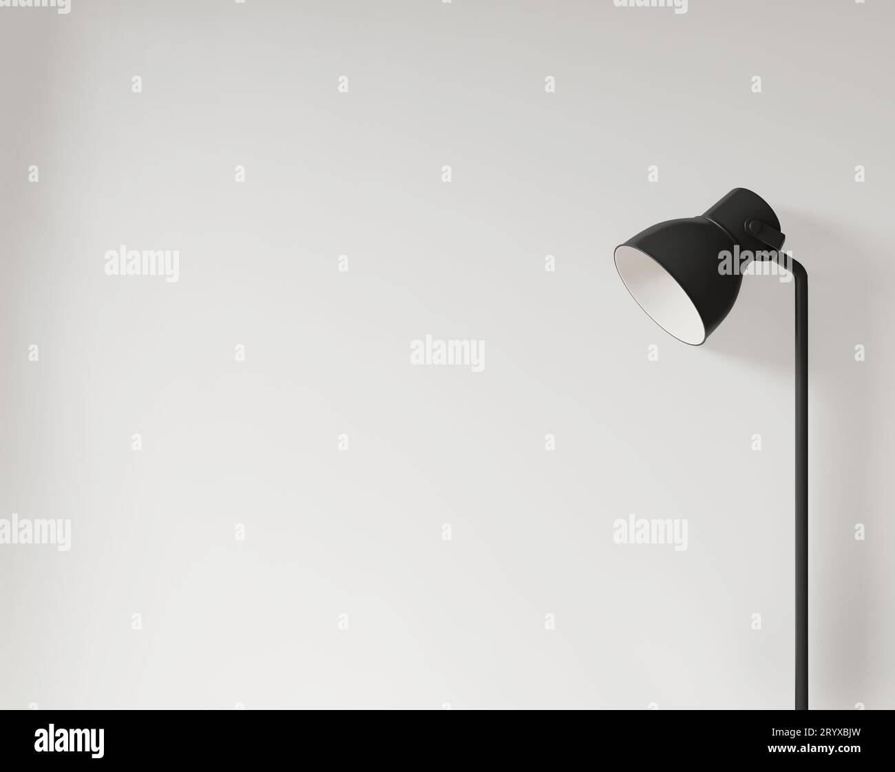 Lampe und leere weiße Wand für canva Kopierraum und Modell Stockfoto