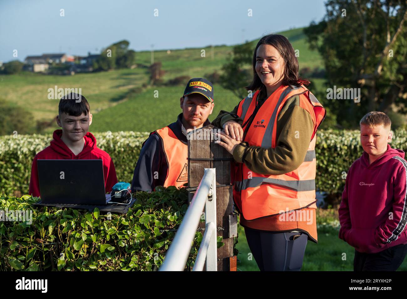Ceredigion, Wales - 02. September 2023 Rali Ceredigion: Marshals vor dem Rennen auf der SS1 Borth 1 Wales, UK Stockfoto