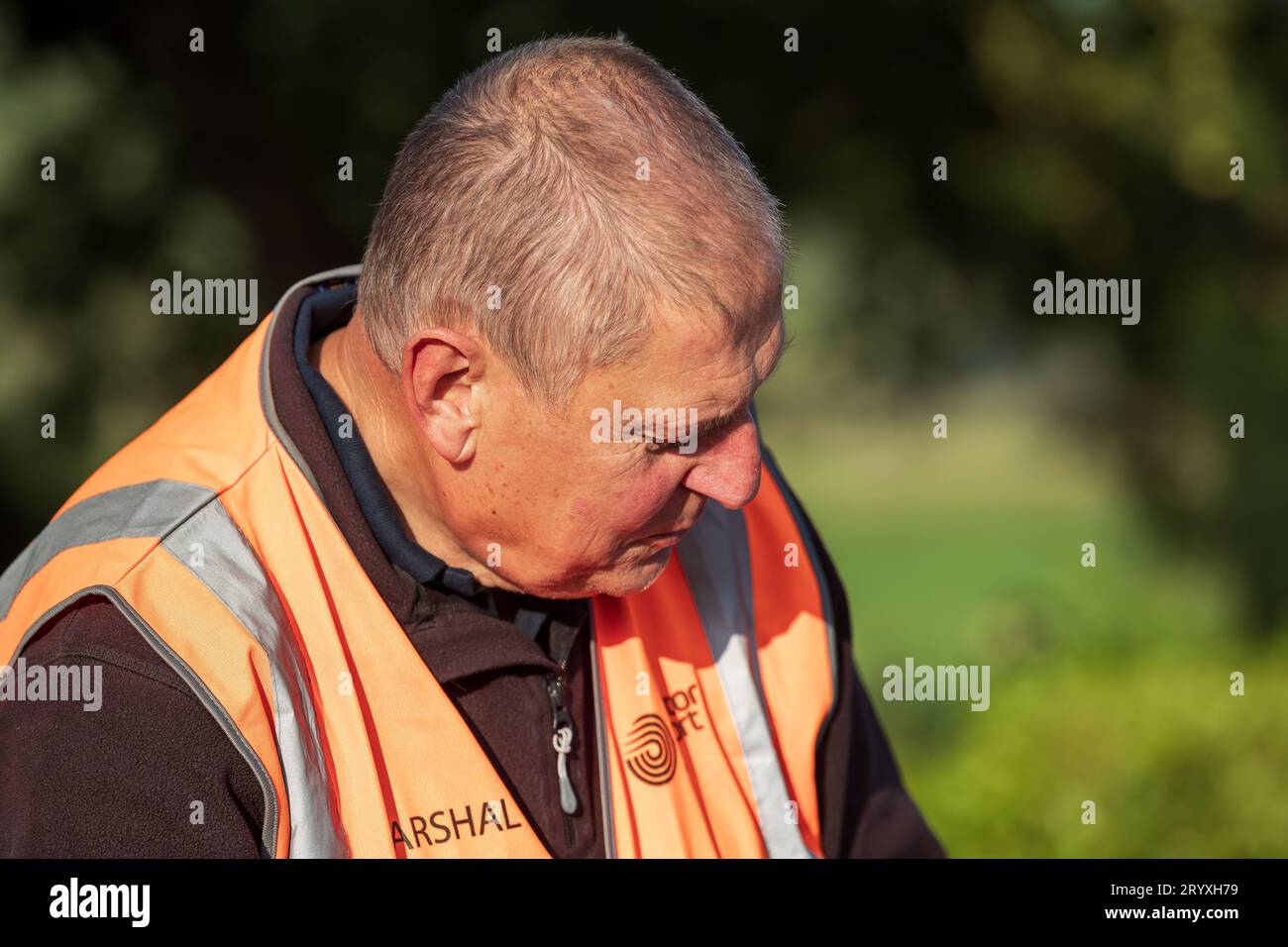 Ceredigion, Wales - 02. September 2023 Rali Ceredigion: Marshals vor dem Rennen auf der SS1 Borth 1 Wales, UK Stockfoto