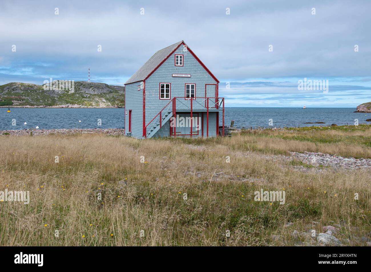 Das graue Haus in Ile-aux-Marins in St. Pierre, Frankreich Stockfoto