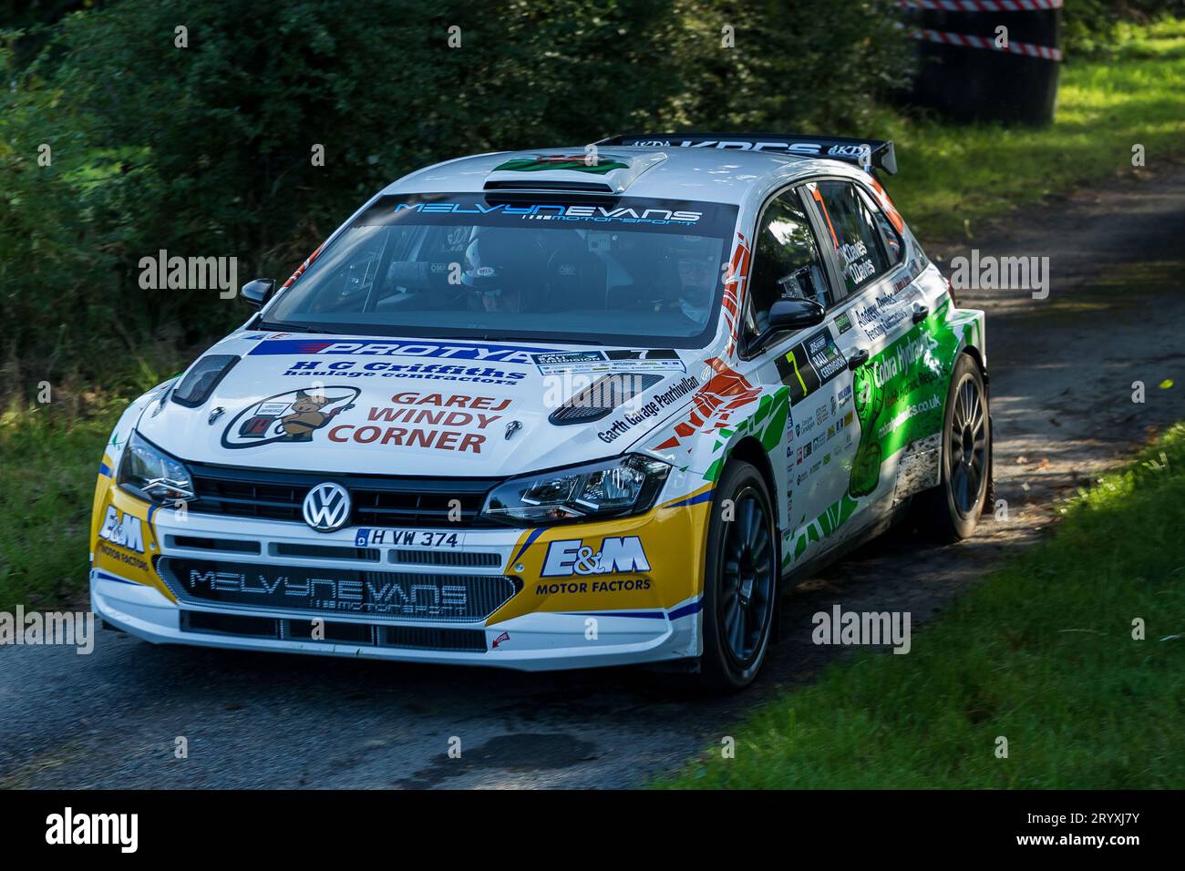 Ceredigion, Wales - 2. September 2023 Rali Ceredigion: Kevin Davies und Co-Pilot Owain Davies in einem Volkswagen Polo R5 Wagen 7 auf der Bühne SS1 Borth 1 W Stockfoto