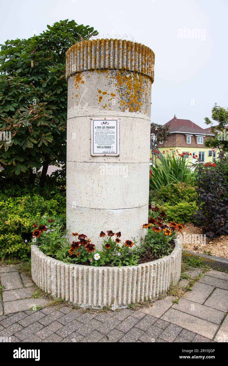 An alle Franzosen unterschreiben Sie ein Denkmal in St. Pierre, Frankreich Stockfoto