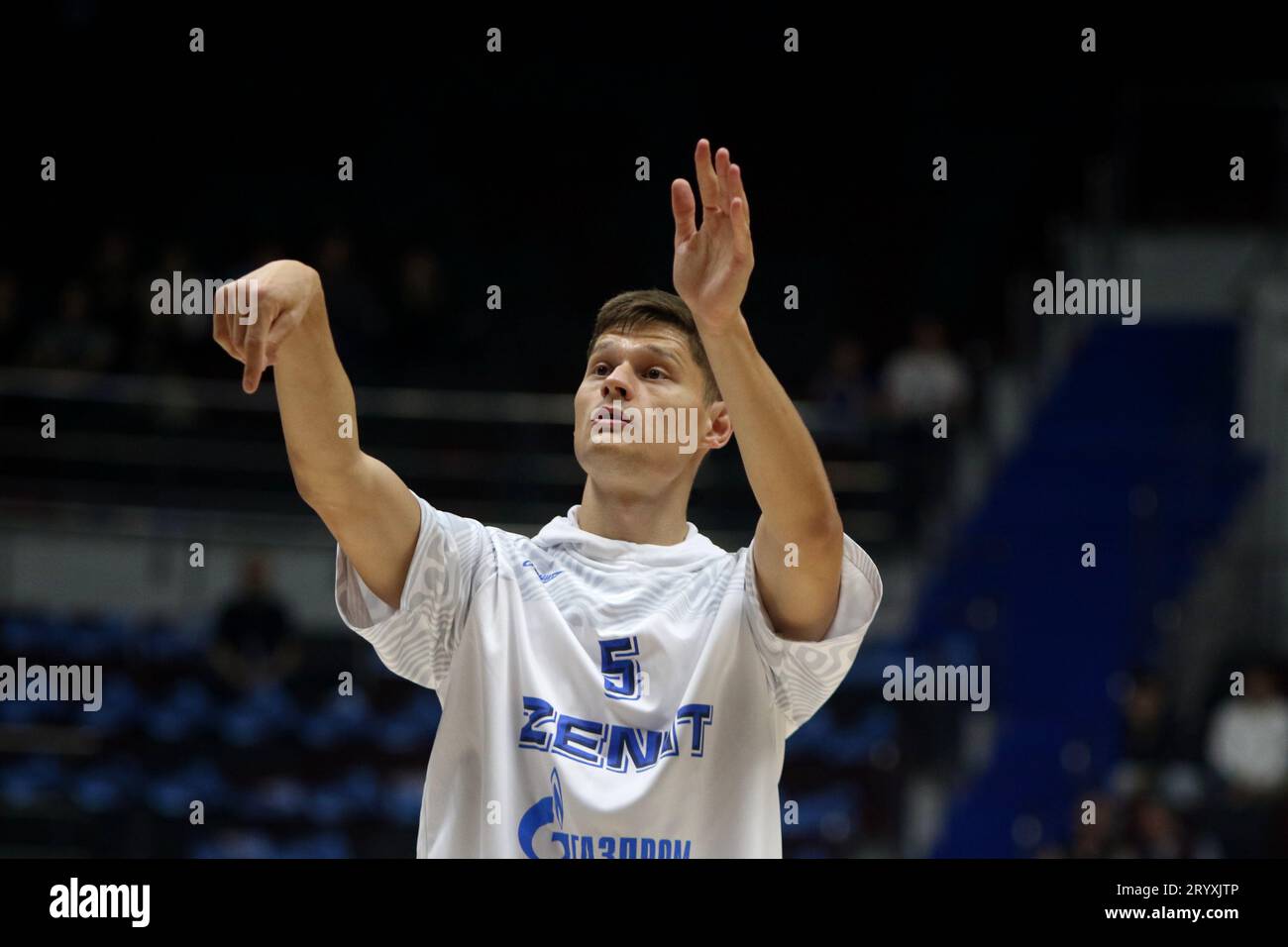 Sankt Petersburg, Russland. Oktober 2023. Timofey Gerasimov (5) von Zenit St. Petersburg in Aktion während des Basketballspiels der VTB United League, reguläre Saison, zwischen Zenit St. Petersburg und Uralmash in der Arena. Endstand: Zenit 70:75 Uralmash. Quelle: SOPA Images Limited/Alamy Live News Stockfoto