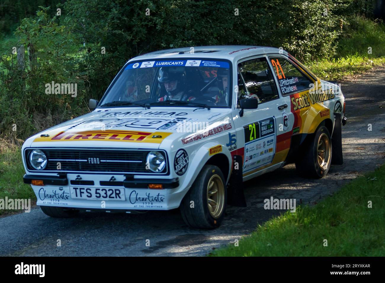 Ceredigion, Wales – 2. September 2023 Rali Ceredigion: Jason Pritchard und Co-Pilot Phil Clarke in einem Ford Escort RS1800 Auto 21 auf der Bühne SS1 Borth 1 Stockfoto