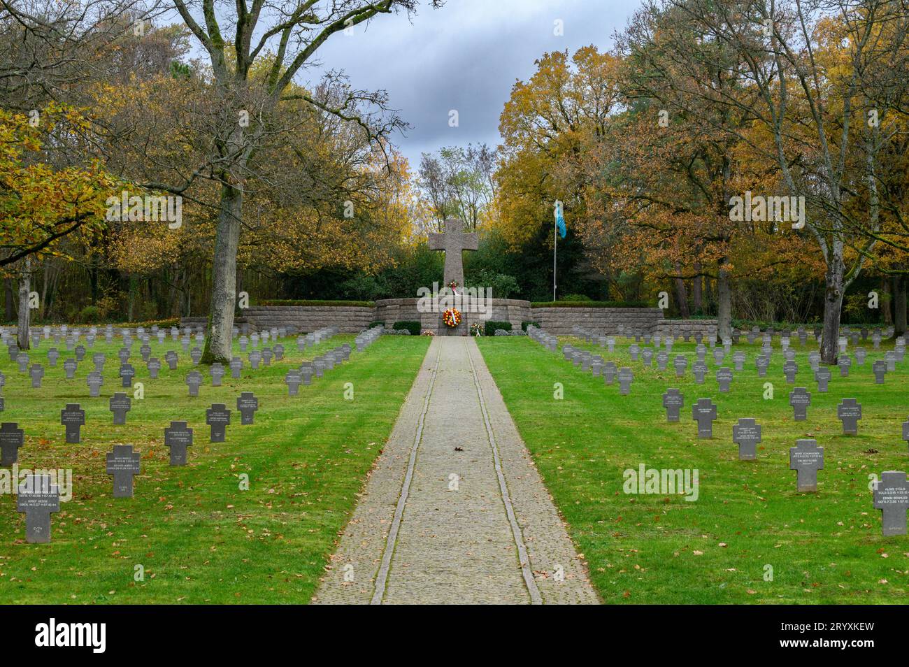 Der deutsche Kriegsfriedhof Sandweiler in Luxemburg. Es enthält die Gräber von 10.913 deutschen Soldaten, die 1944–1945 in der Ardenschlacht gefallen waren. Stockfoto