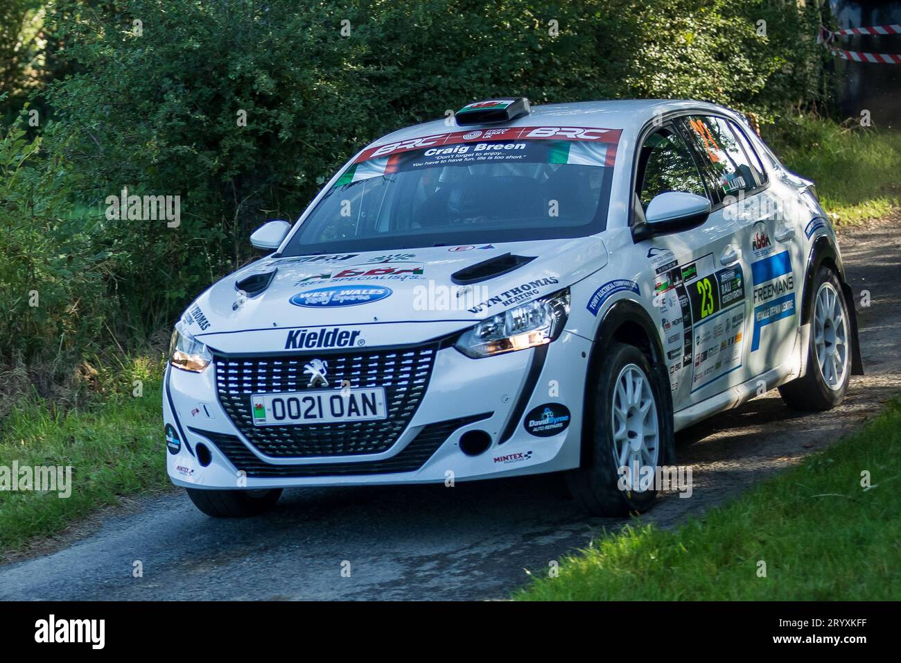 Ceredigion, Wales - 2. September 2023 Rali Ceredigion: Ioan Lloyd und Co-Pilot Sion Williams in einem Peugeot 208 Auto 23 auf der Bühne SS1 Borth 1 Wales, U Stockfoto