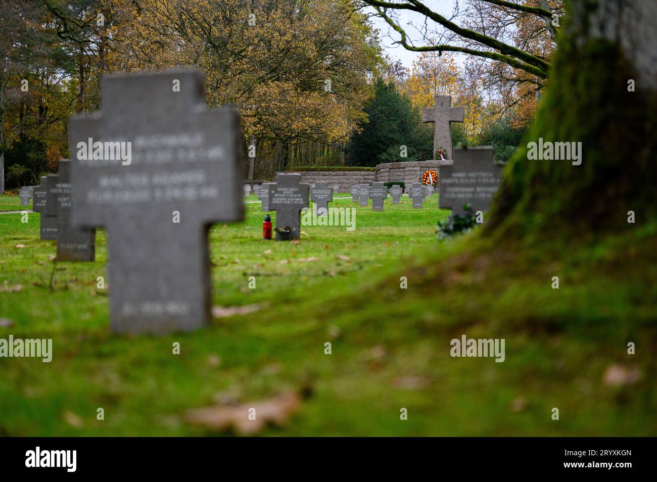 Der deutsche Kriegsfriedhof Sandweiler in Luxemburg. Es enthält die Gräber von 10.913 deutschen Soldaten, die 1944–1945 in der Ardenschlacht gefallen waren. Stockfoto