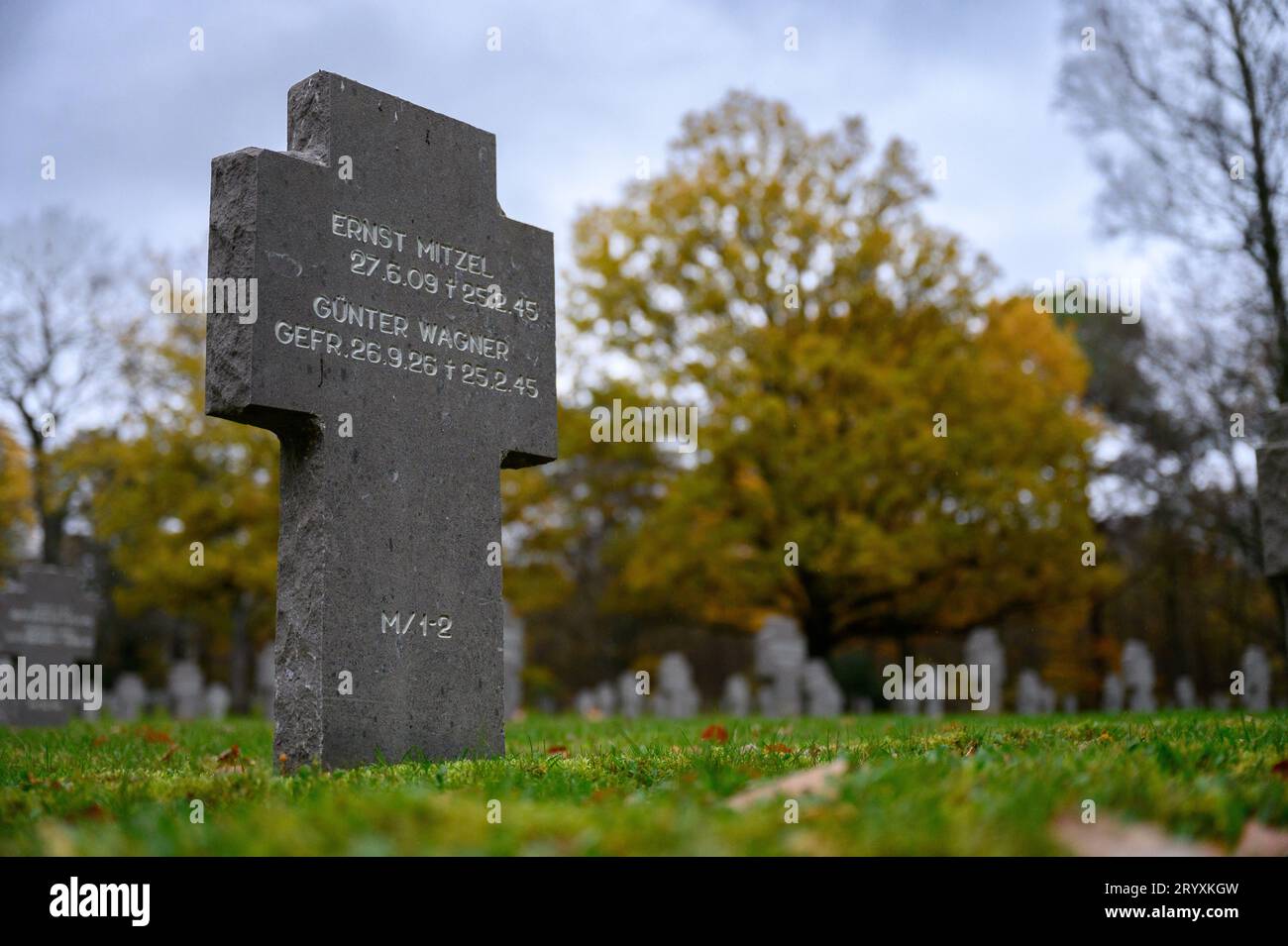 Der deutsche Kriegsfriedhof Sandweiler in Luxemburg. Es enthält die Gräber von 10.913 deutschen Soldaten, die 1944–1945 in der Ardenschlacht gefallen waren. Stockfoto