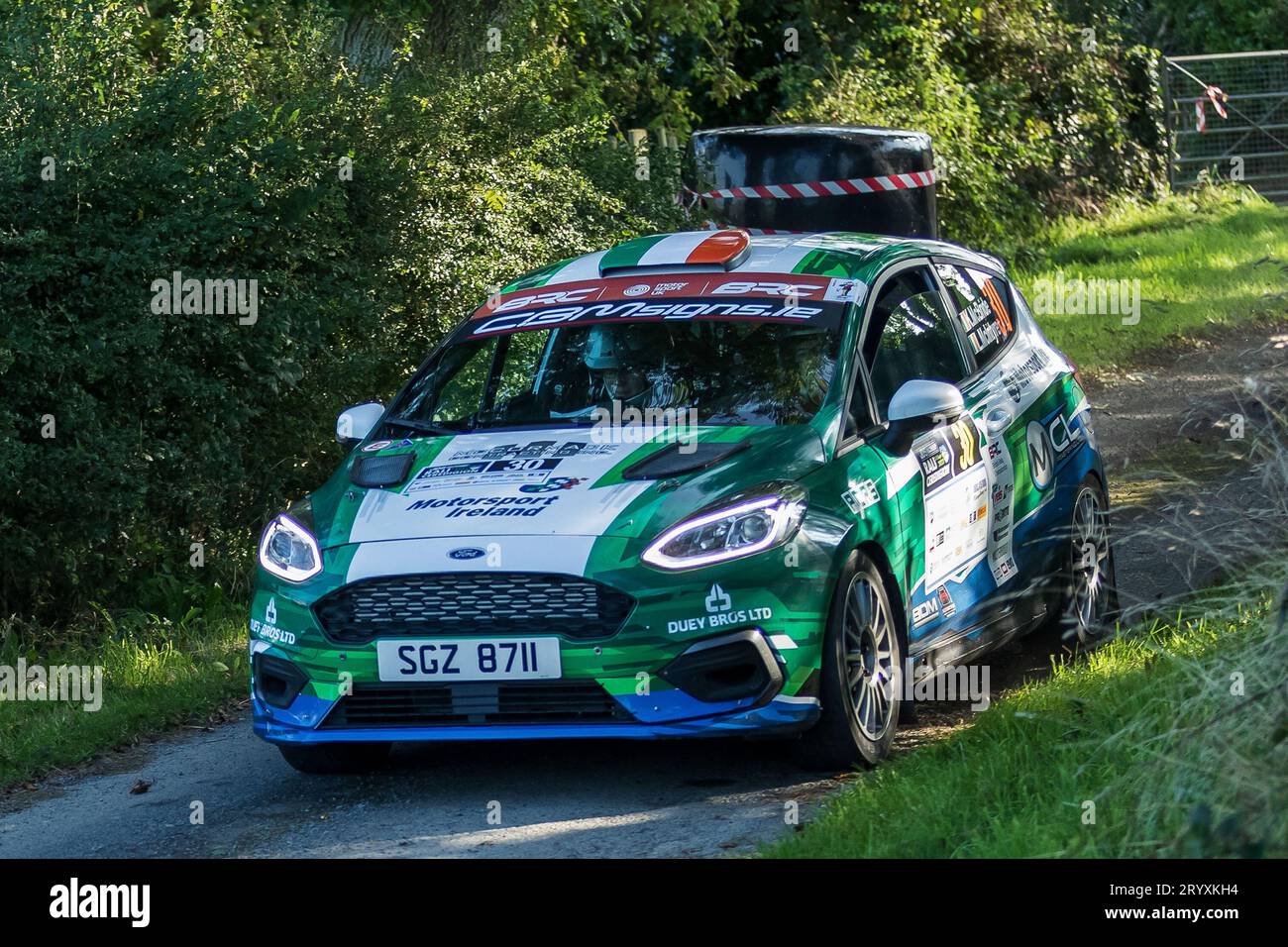 Ceredigion, Wales - 2. September 2023 Rali Ceredigion: Kyle Mc Bride und Co-Pilot Liam McIntyre in einem Ford Fiesta Car 30 auf der Bühne SS1 Borth 1 Wales Stockfoto