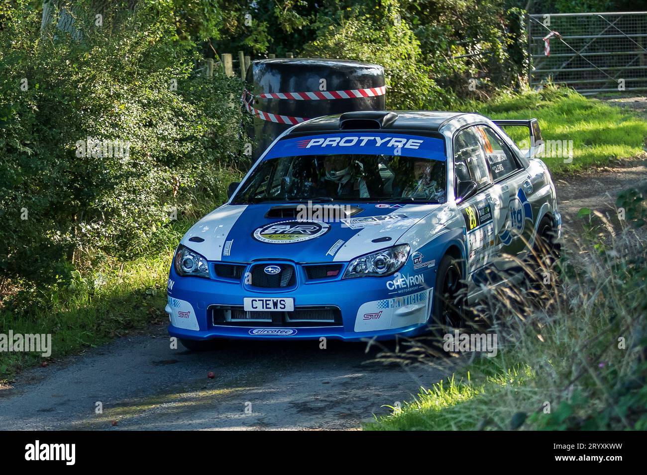 Ceredigion, Wales - 2. September 2023 Rali Ceredigion: Richard Clews und Co-Pilot Carl Williamson in einem Subaru Impreza STI Wagen 28 auf der Bühne SS1 Borth Stockfoto