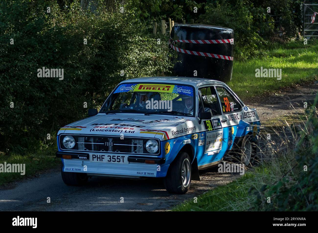 Ceredigion, Wales - 2. September 2023 Rali Ceredigion: Barry-Stevenson Wheeler und Co-Pilot John Pickavance in einem Ford Escort RS1800 Auto 50 auf der Bühne Stockfoto